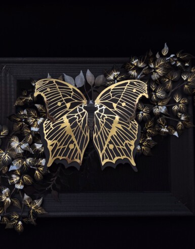 Corvus Auri Venae
2023
Sequin film, hand-painted acetate, enamel paint, felt, glass beads, illusion, pine frame
*Sold